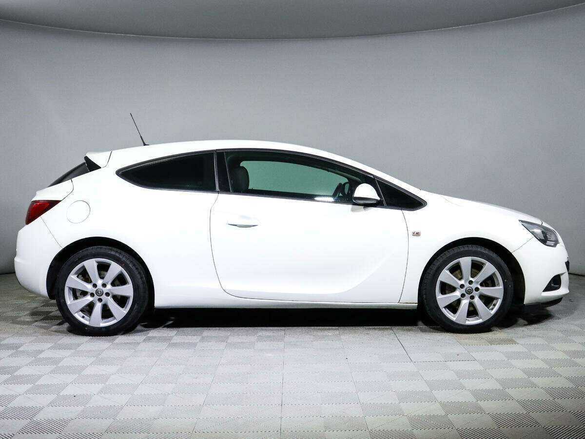 Opel Astra 2013 года с пробегом. Фото: #3