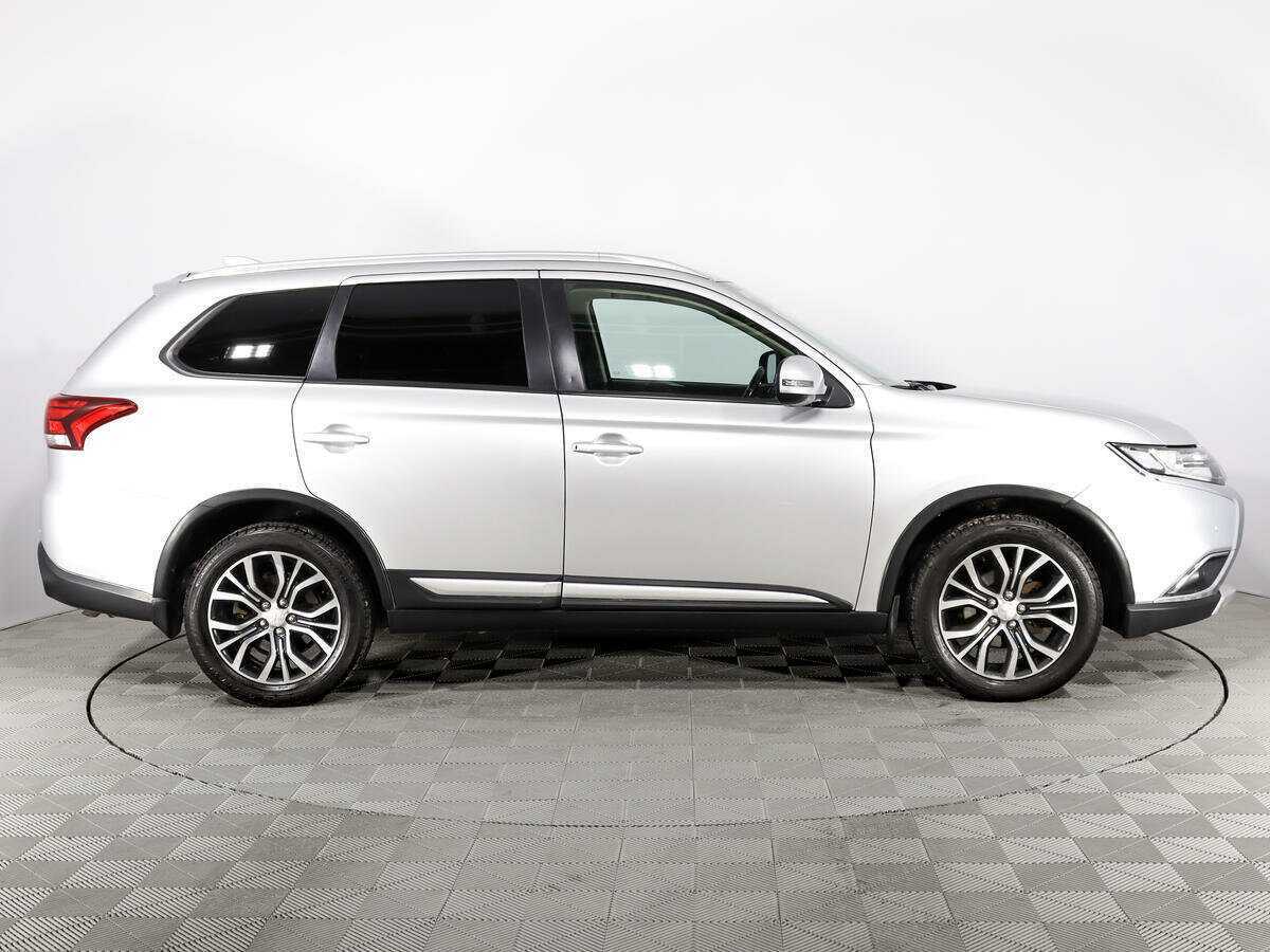 Mitsubishi Outlander 2017 года с пробегом. Фото: #4