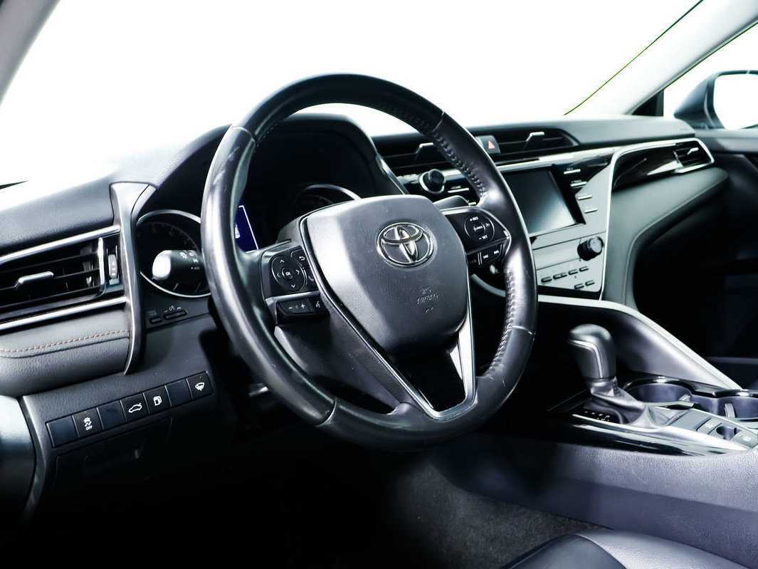 Toyota Camry 2018 года с пробегом. Фото: #12