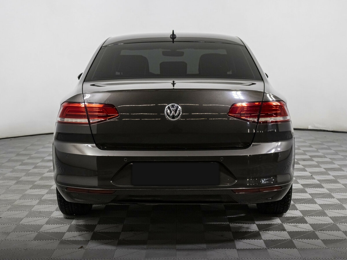Volkswagen Passat 2017 года с пробегом. Фото: #4