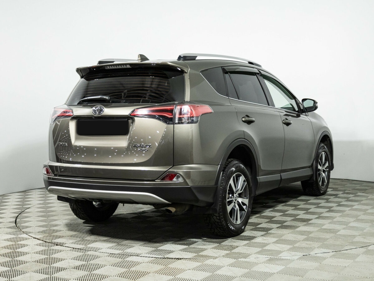 Toyota RAV4 2018 года с пробегом. Фото: #3