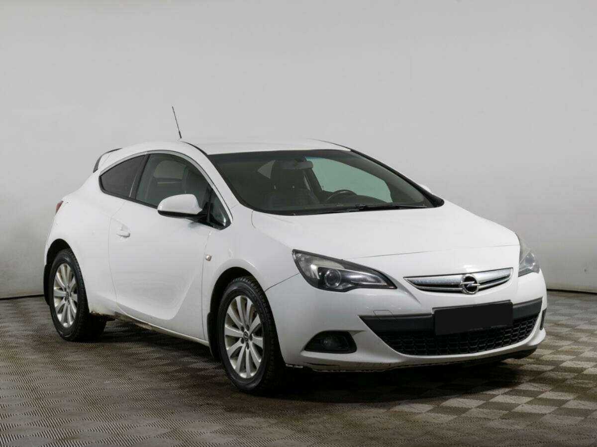Opel Astra 2012 года с пробегом. Фото: #2