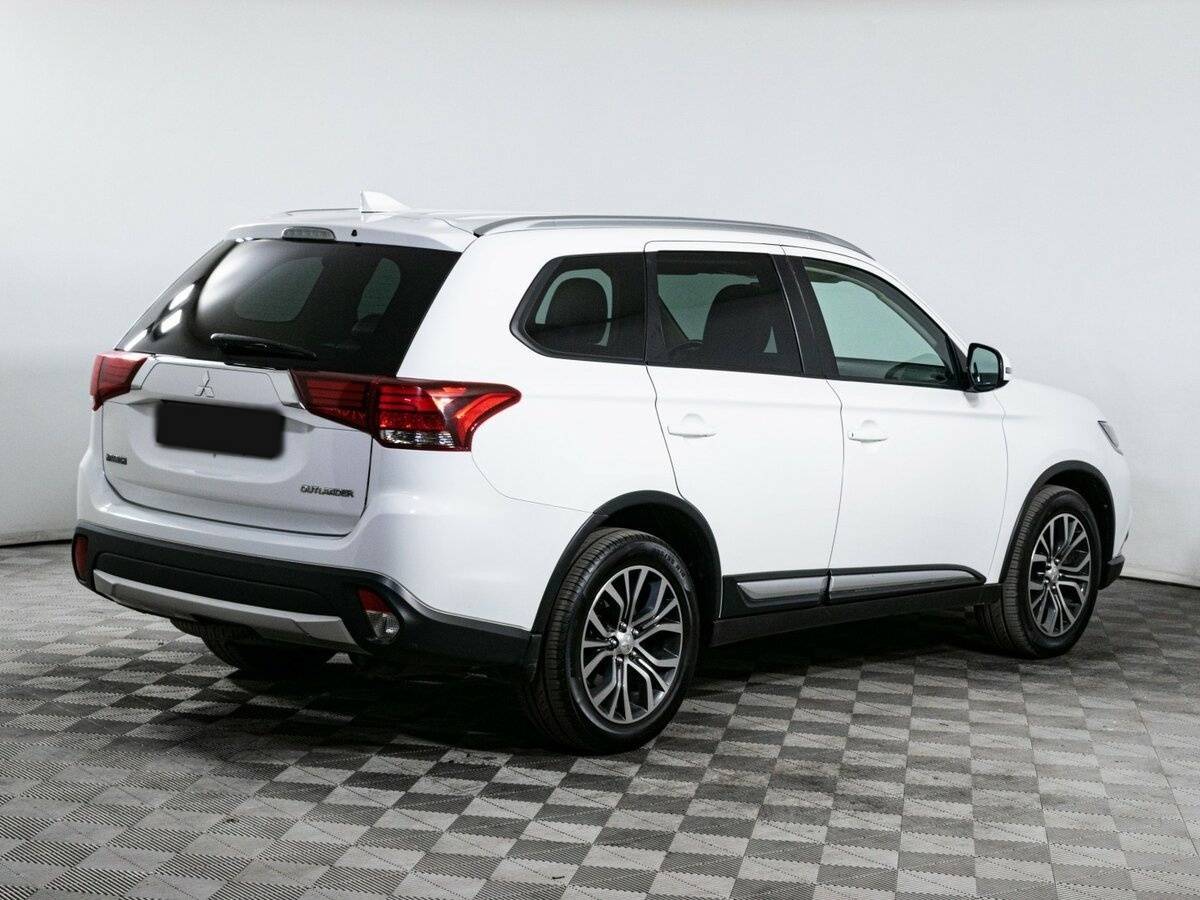 Mitsubishi Outlander 2018 года с пробегом. Фото: #4
