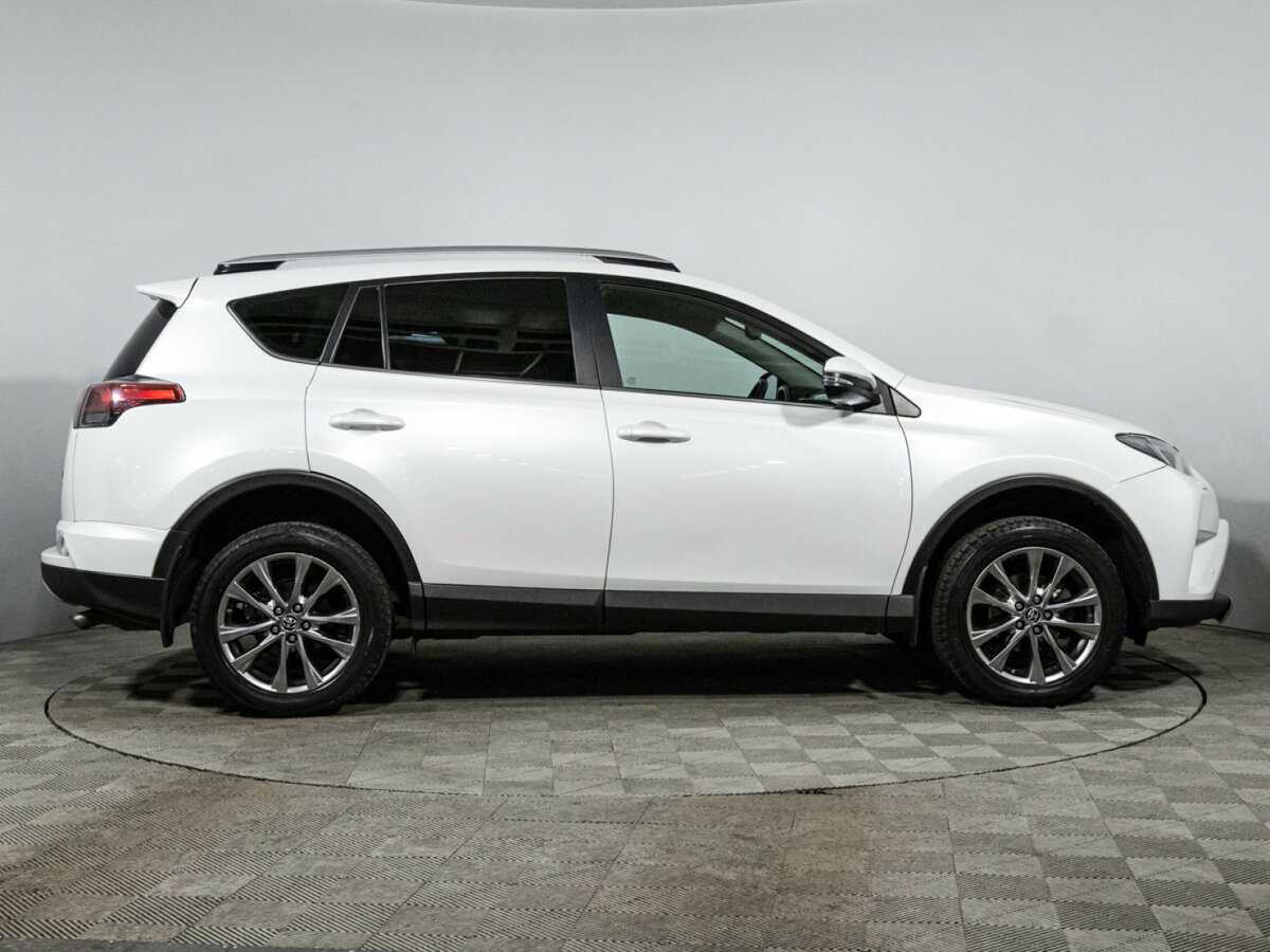 Toyota RAV4 2019 года с пробегом. Фото: #3