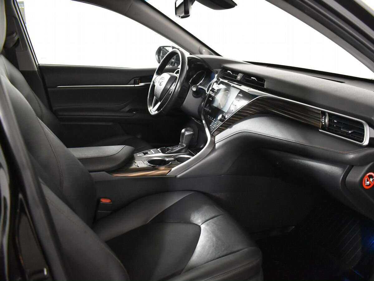 Toyota Camry 2020 года с пробегом. Фото: #7