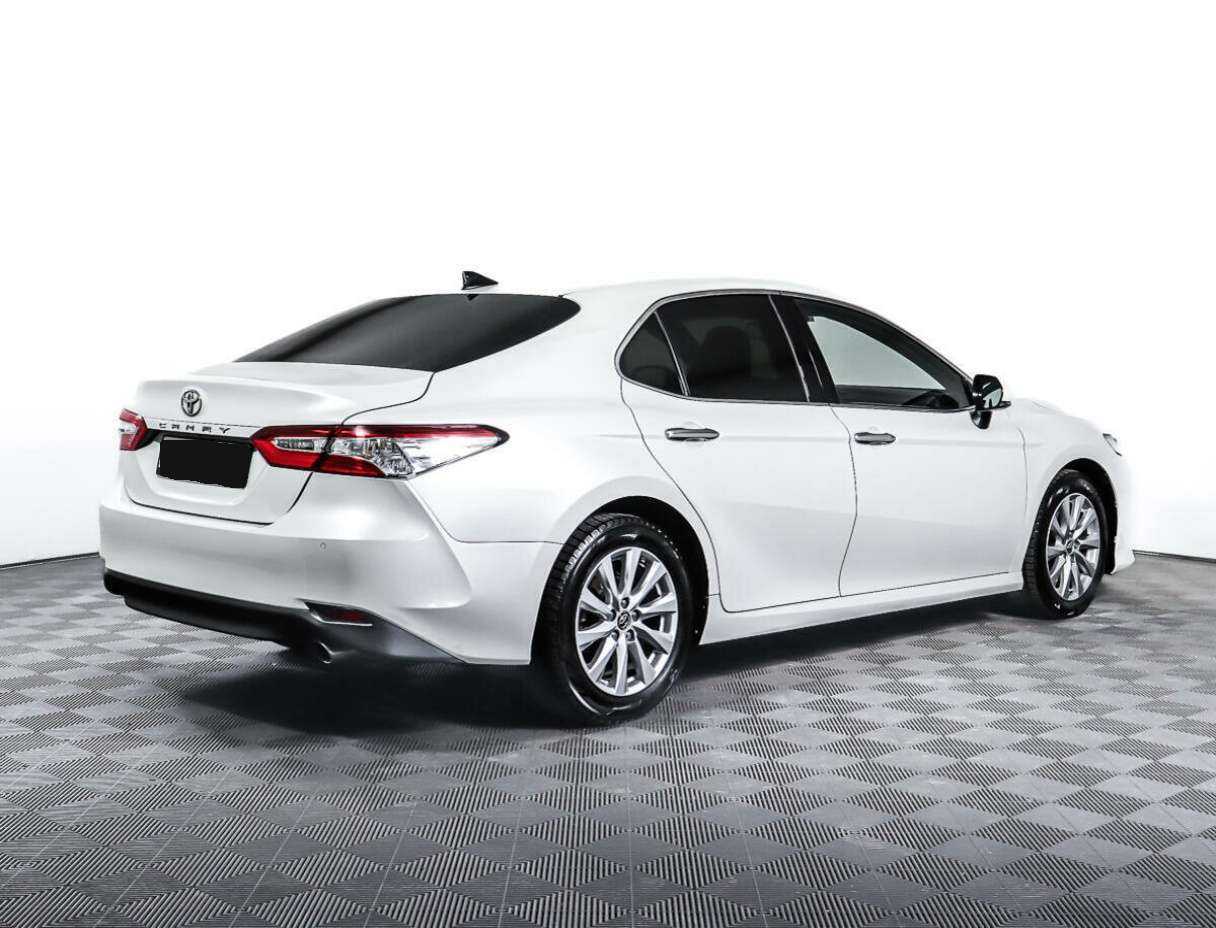 Toyota Camry 2018 года с пробегом. Фото: #4