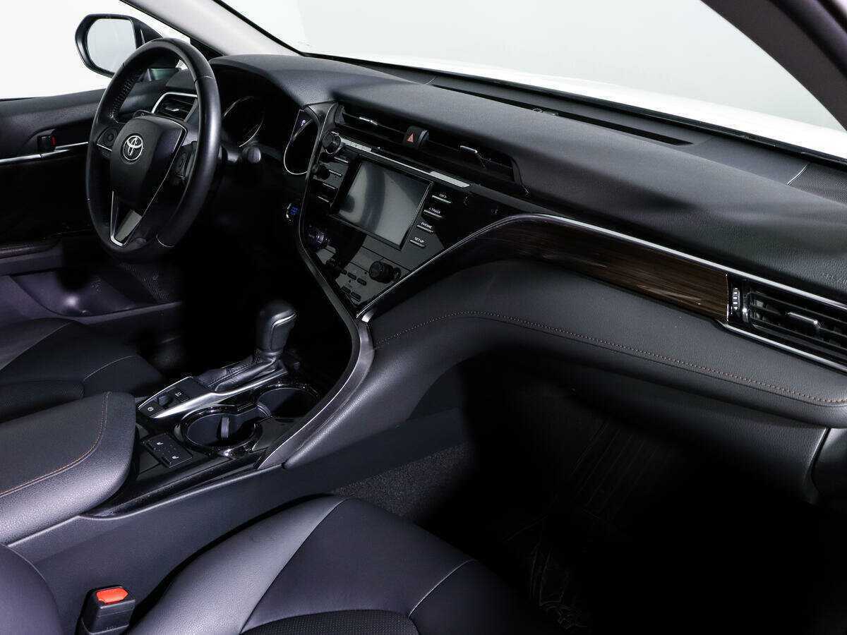 Toyota Camry 2018 года с пробегом. Фото: #8
