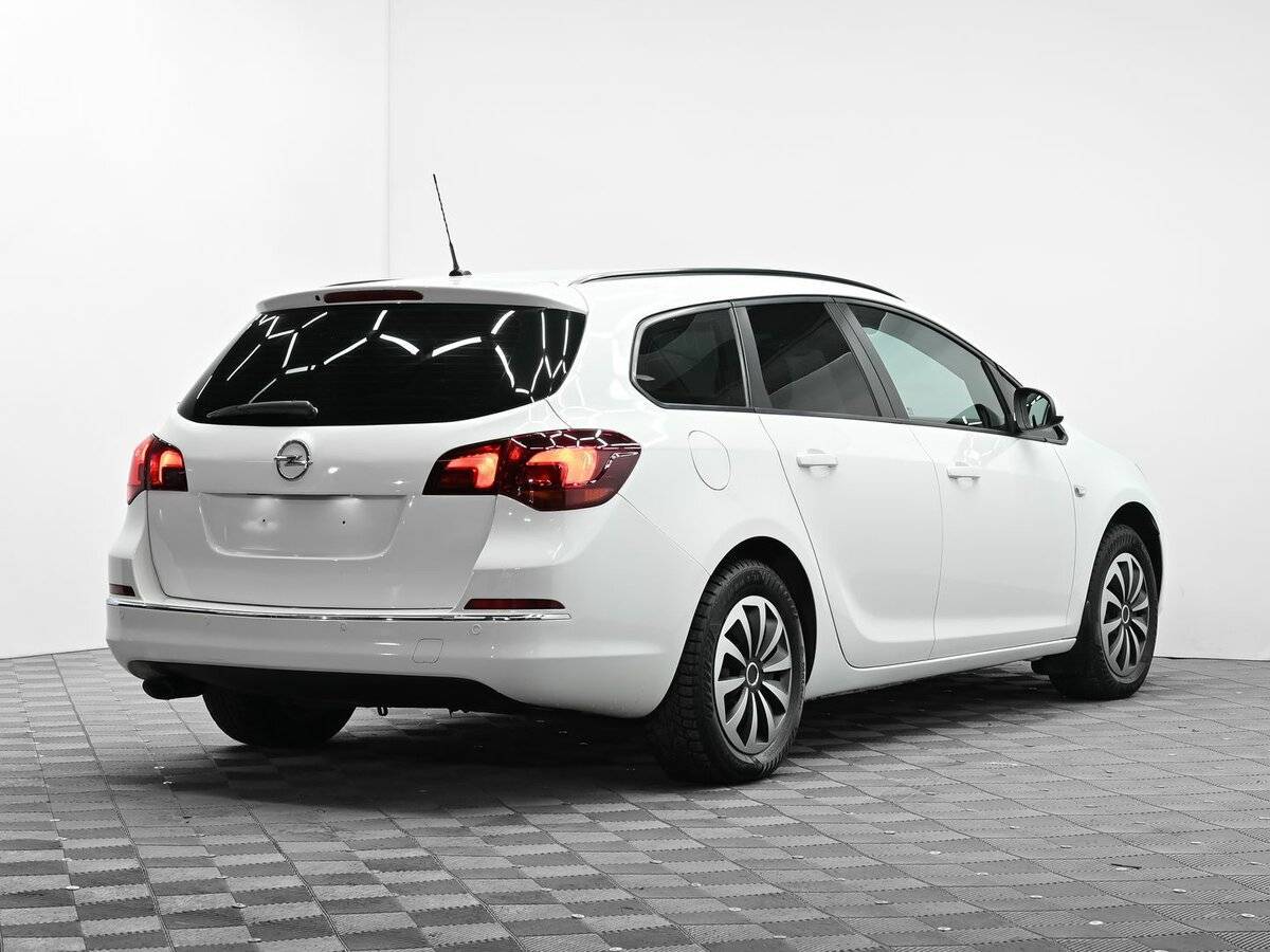 Opel Astra 2012 года с пробегом. Фото: #3