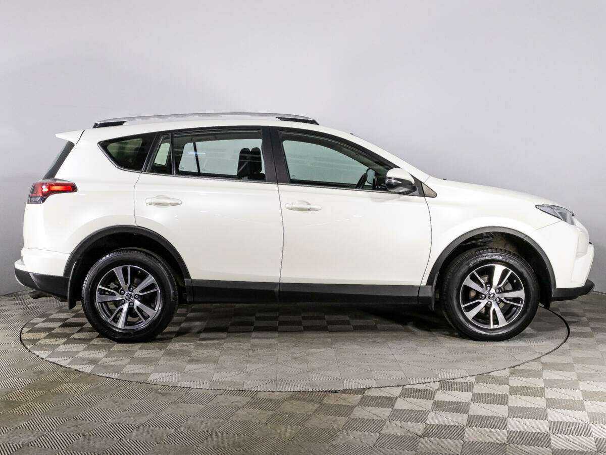 Toyota RAV4 2017 года с пробегом. Фото: #3