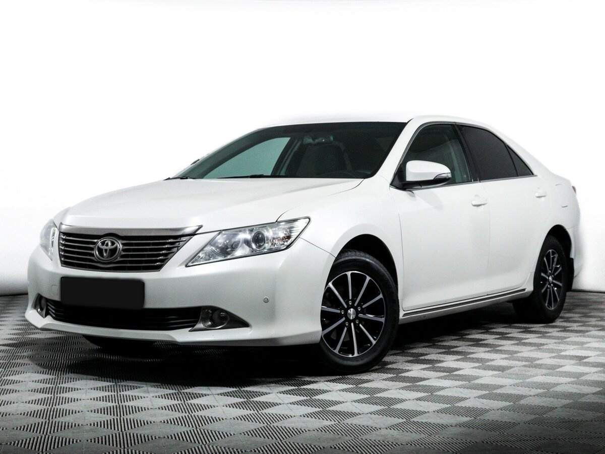Toyota Camry 2013 года с пробегом. Посмотреть фото
