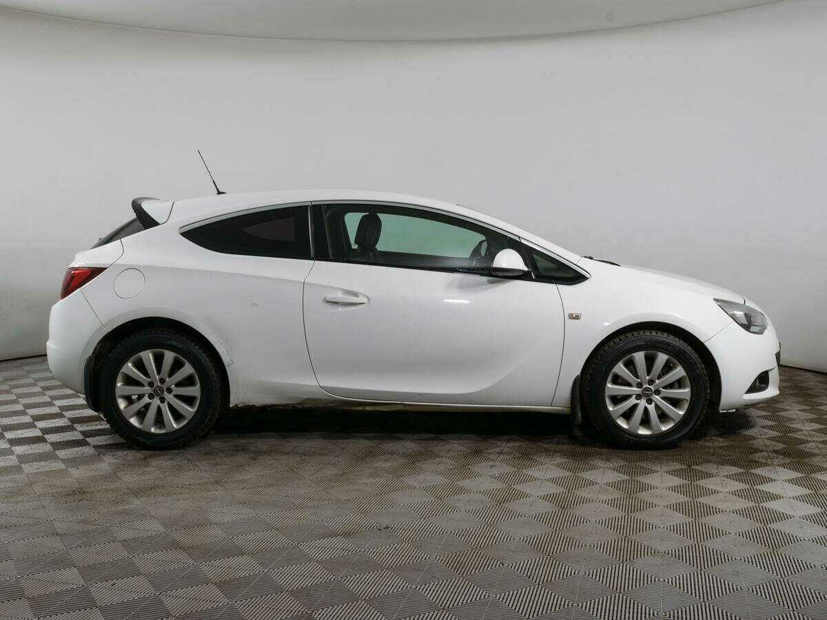 Opel Astra 2012 года с пробегом. Фото: #3