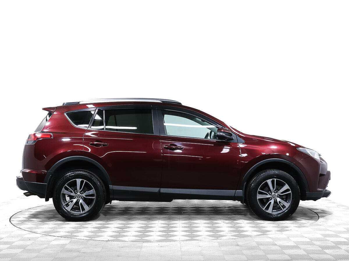 Toyota RAV4 2018 года с пробегом. Фото: #2