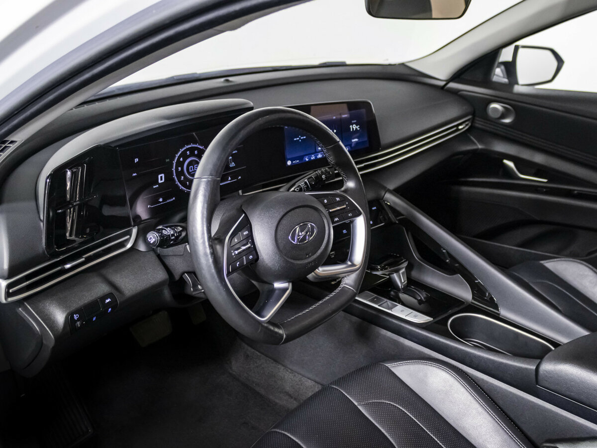 Hyundai Elantra 2021 года с пробегом. Фото: #8