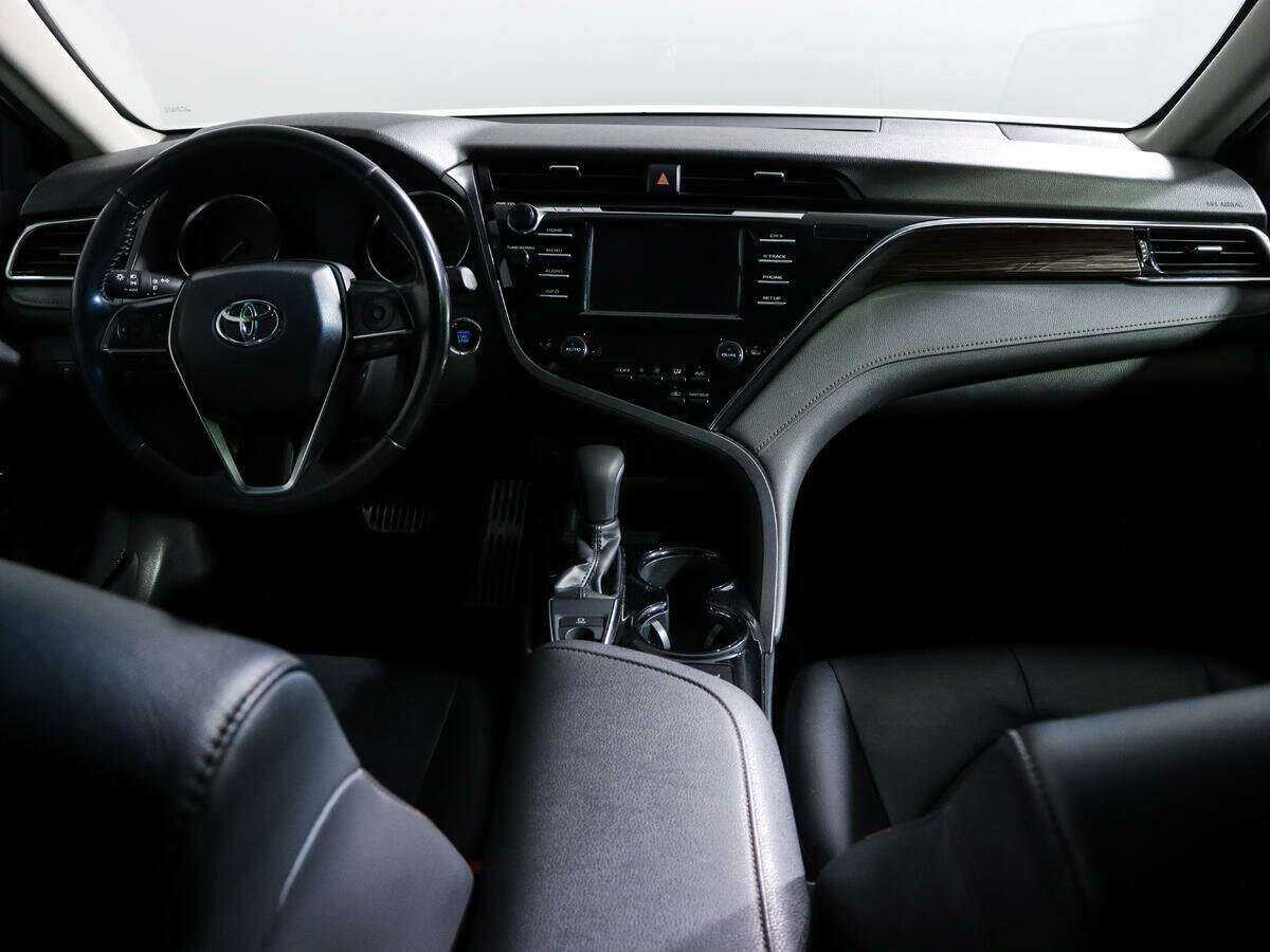 Toyota Camry 2019 года с пробегом. Фото: #9