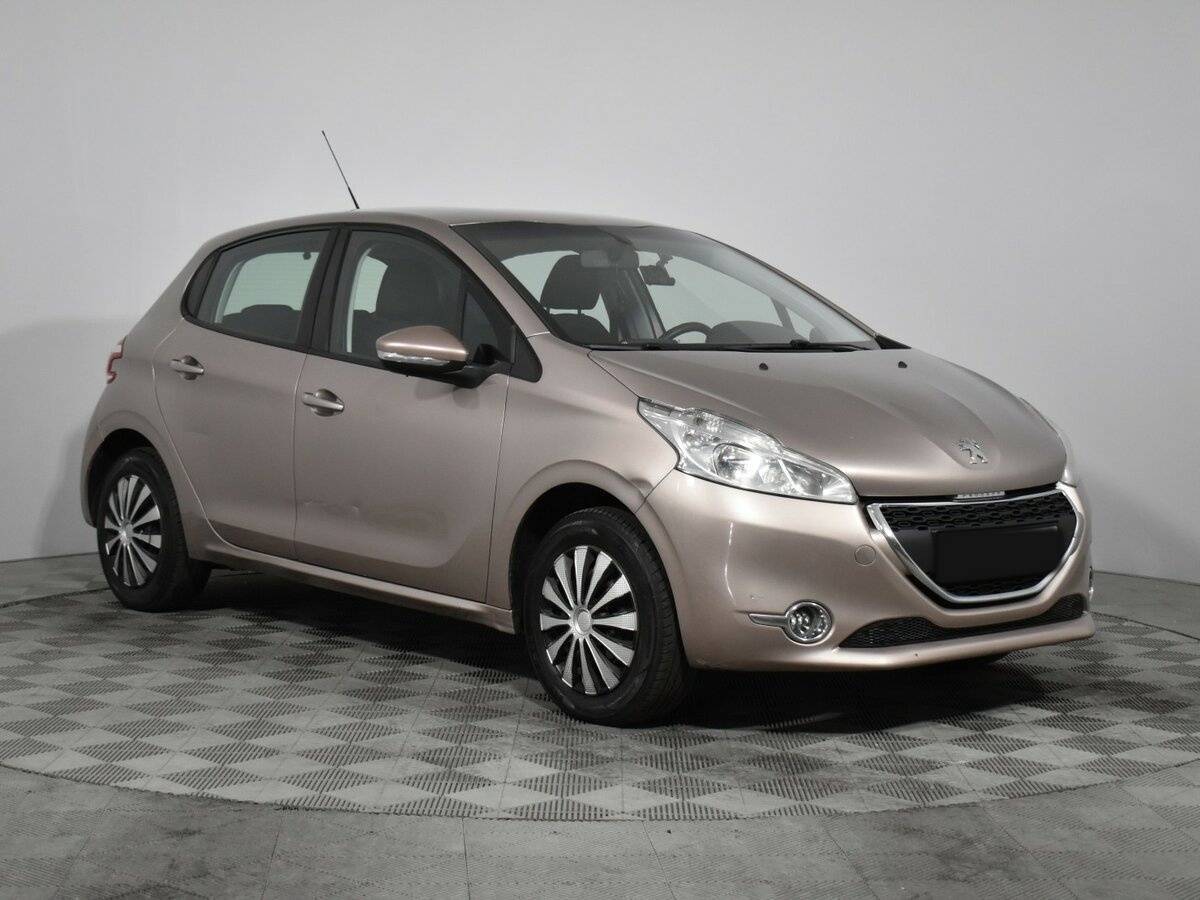 Peugeot 208 2014 года с пробегом. Фото: #2