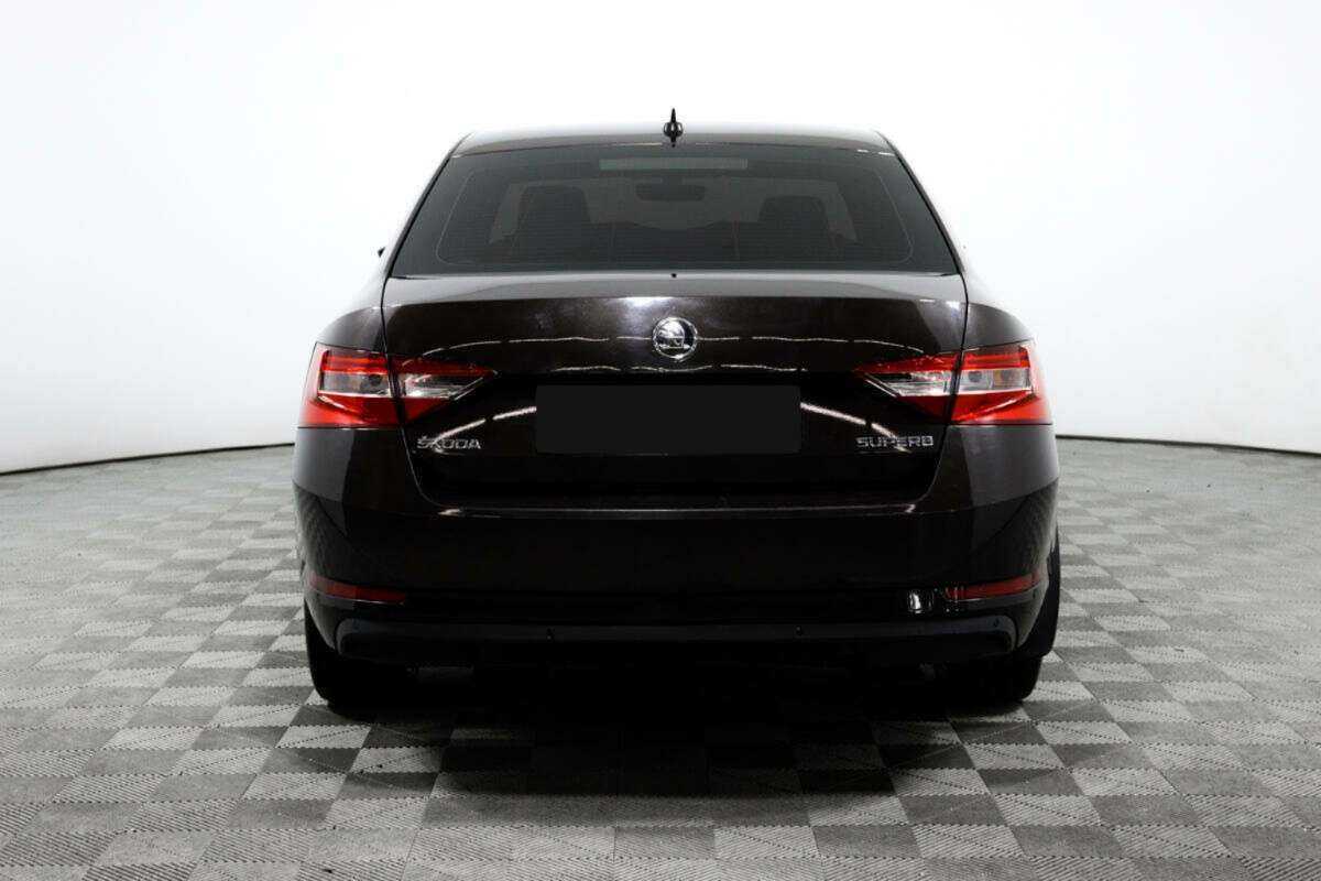Skoda Superb 2015 года с пробегом. Фото: #5