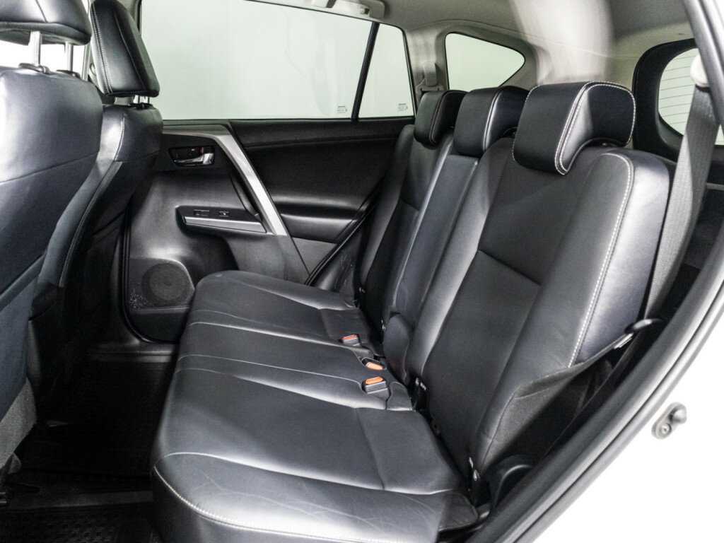 Toyota RAV4 2017 года с пробегом. Фото: #9