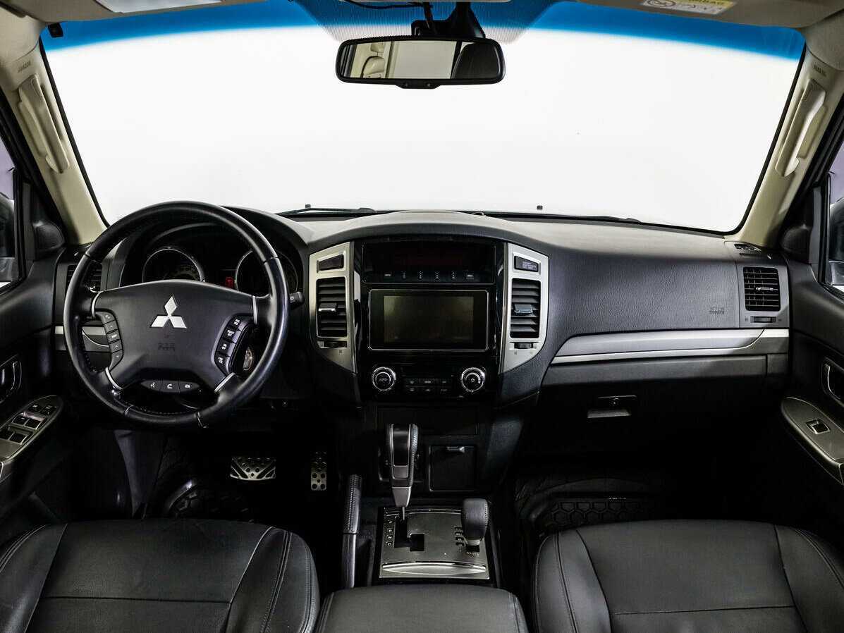 Mitsubishi Pajero 2017 года с пробегом. Фото: #12