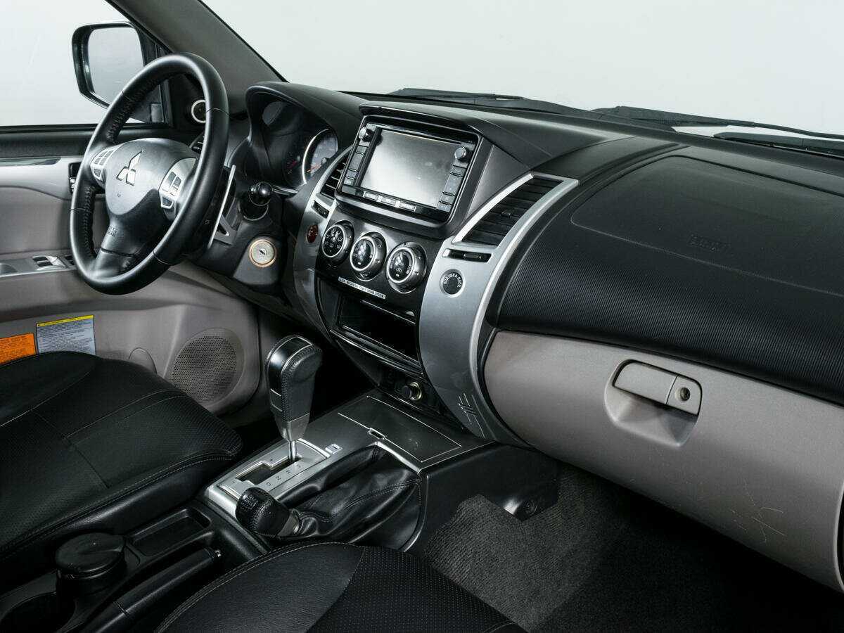 Mitsubishi Pajero Sport 2013 года с пробегом. Фото: #9