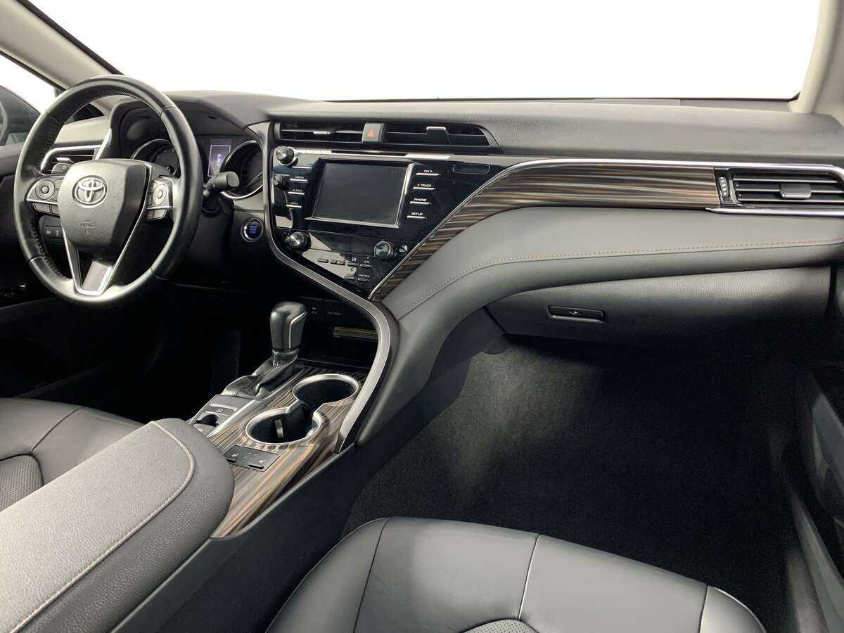 Toyota Camry 2019 года с пробегом. Фото: #8