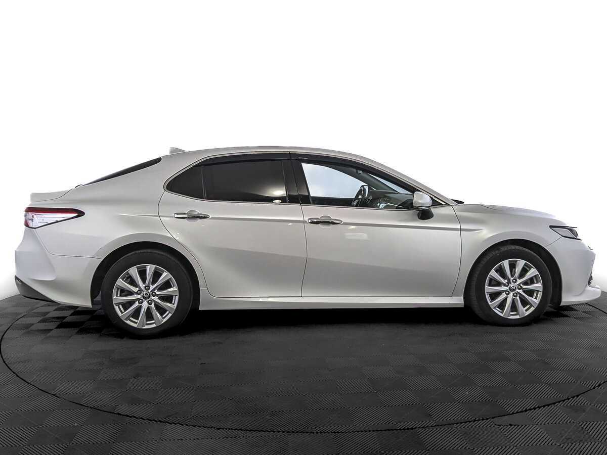 Toyota Camry 2021 года с пробегом. Фото: #3
