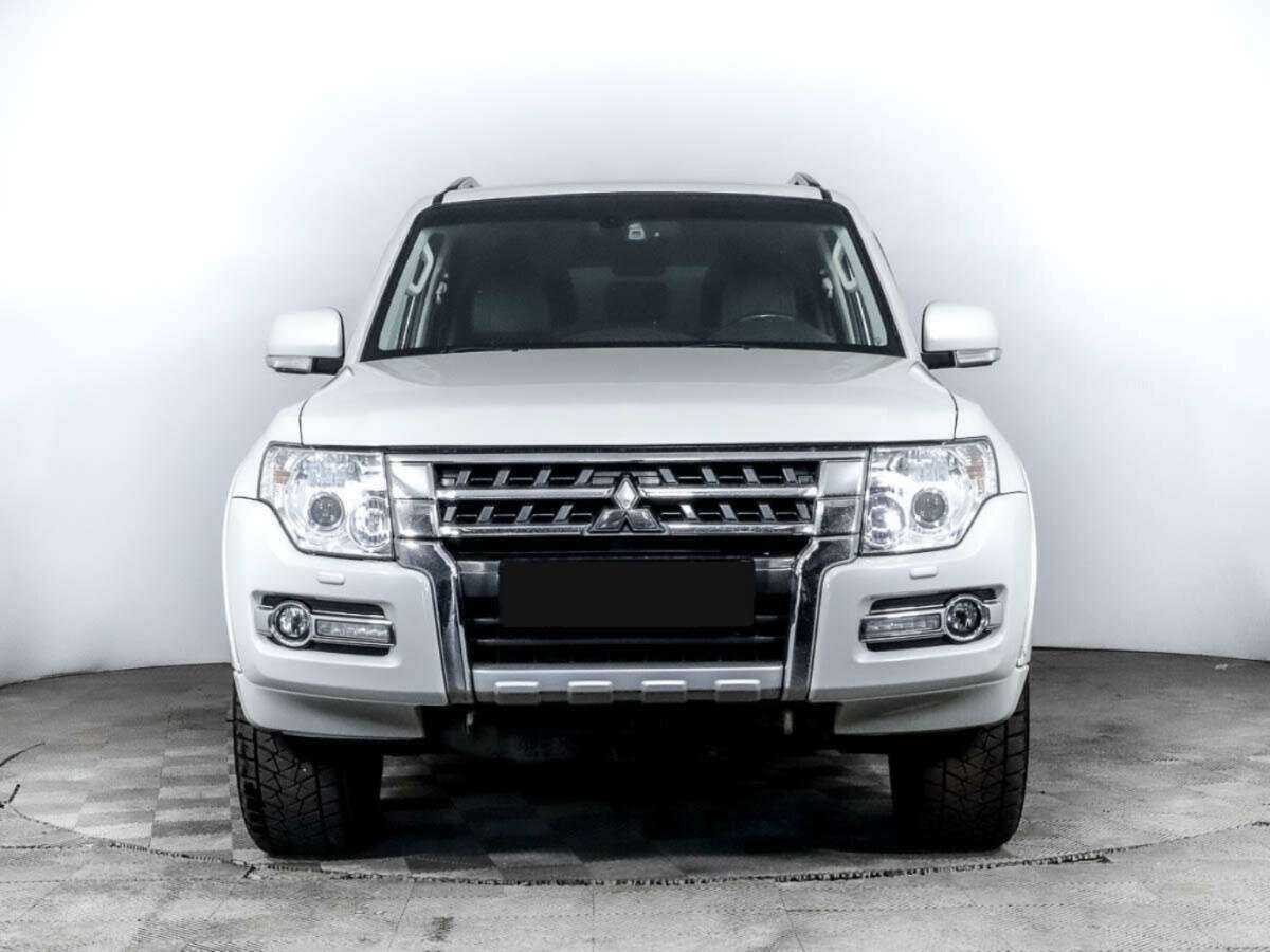 Mitsubishi Pajero 2015 года с пробегом. Фото: #1