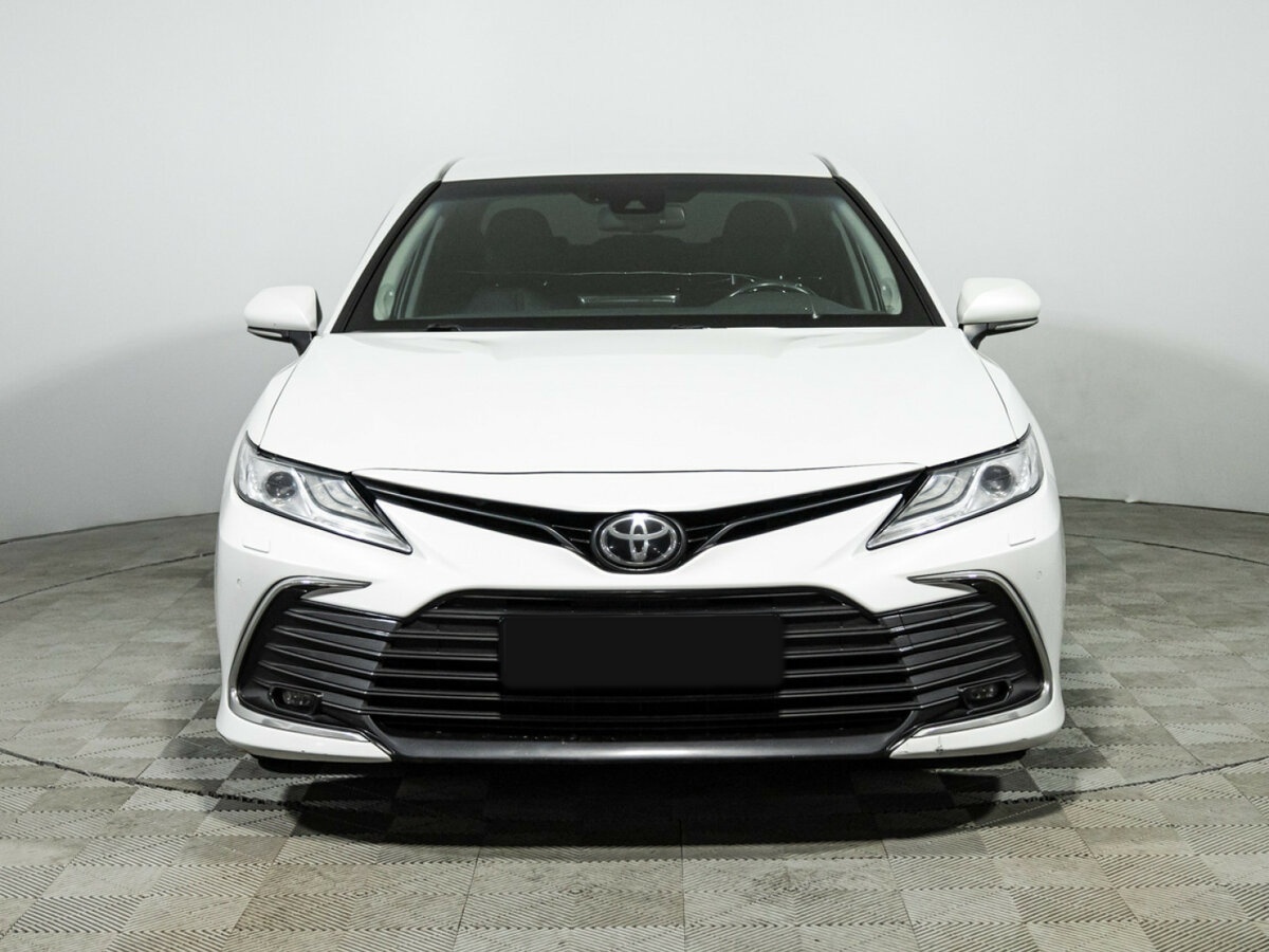 Toyota Camry 2021 года с пробегом. Фото: #1