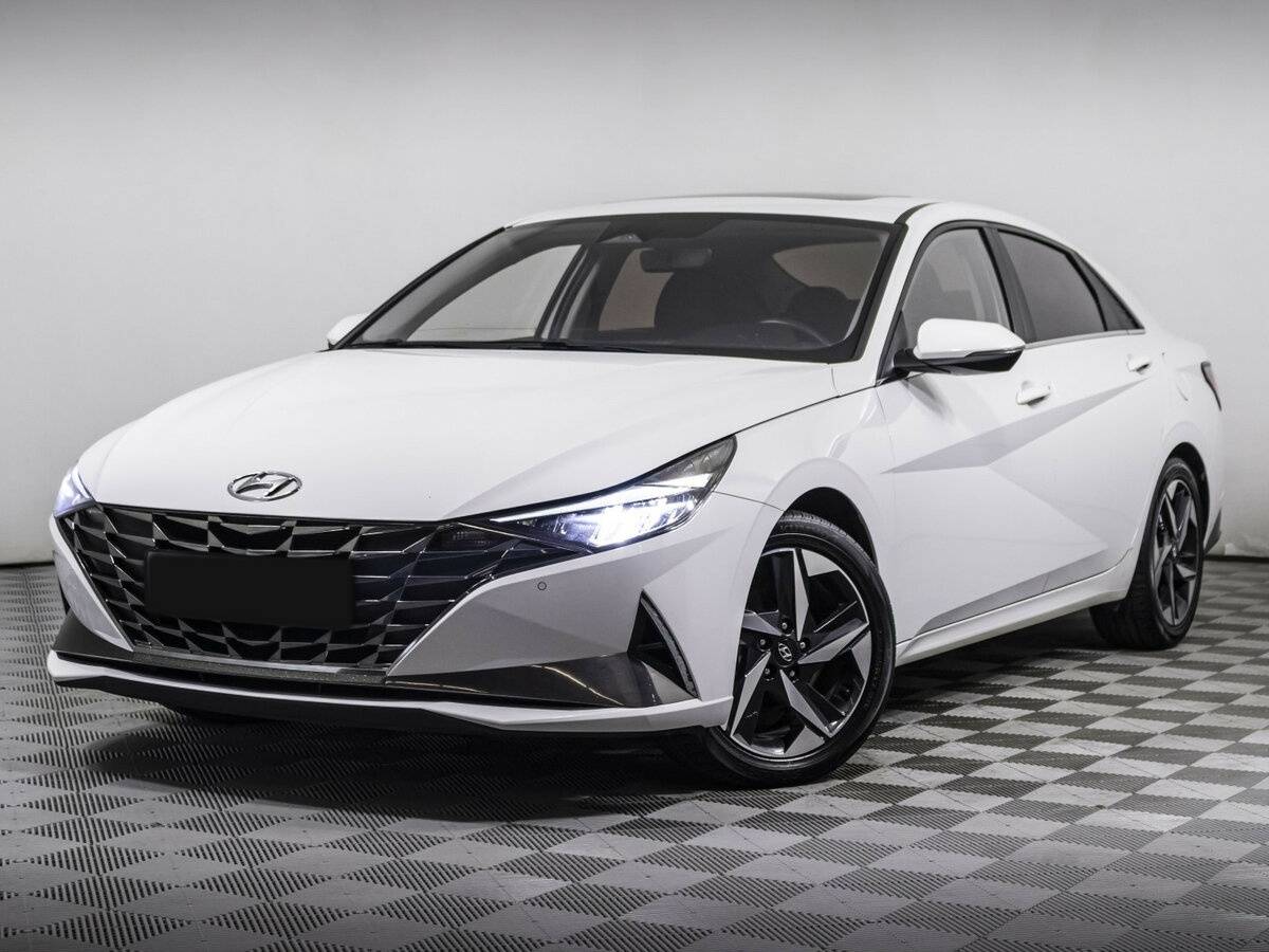 Hyundai Elantra 2021 года с пробегом. Посмотреть фото