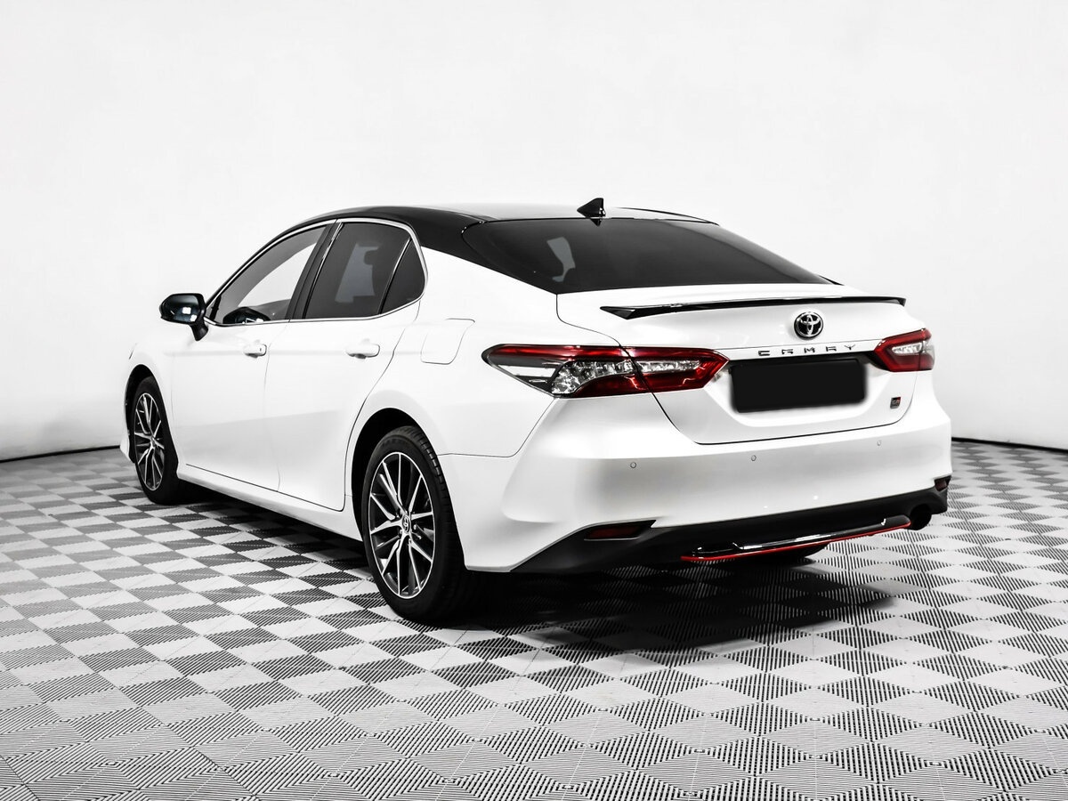 Toyota Camry 2021 года с пробегом. Фото: #5