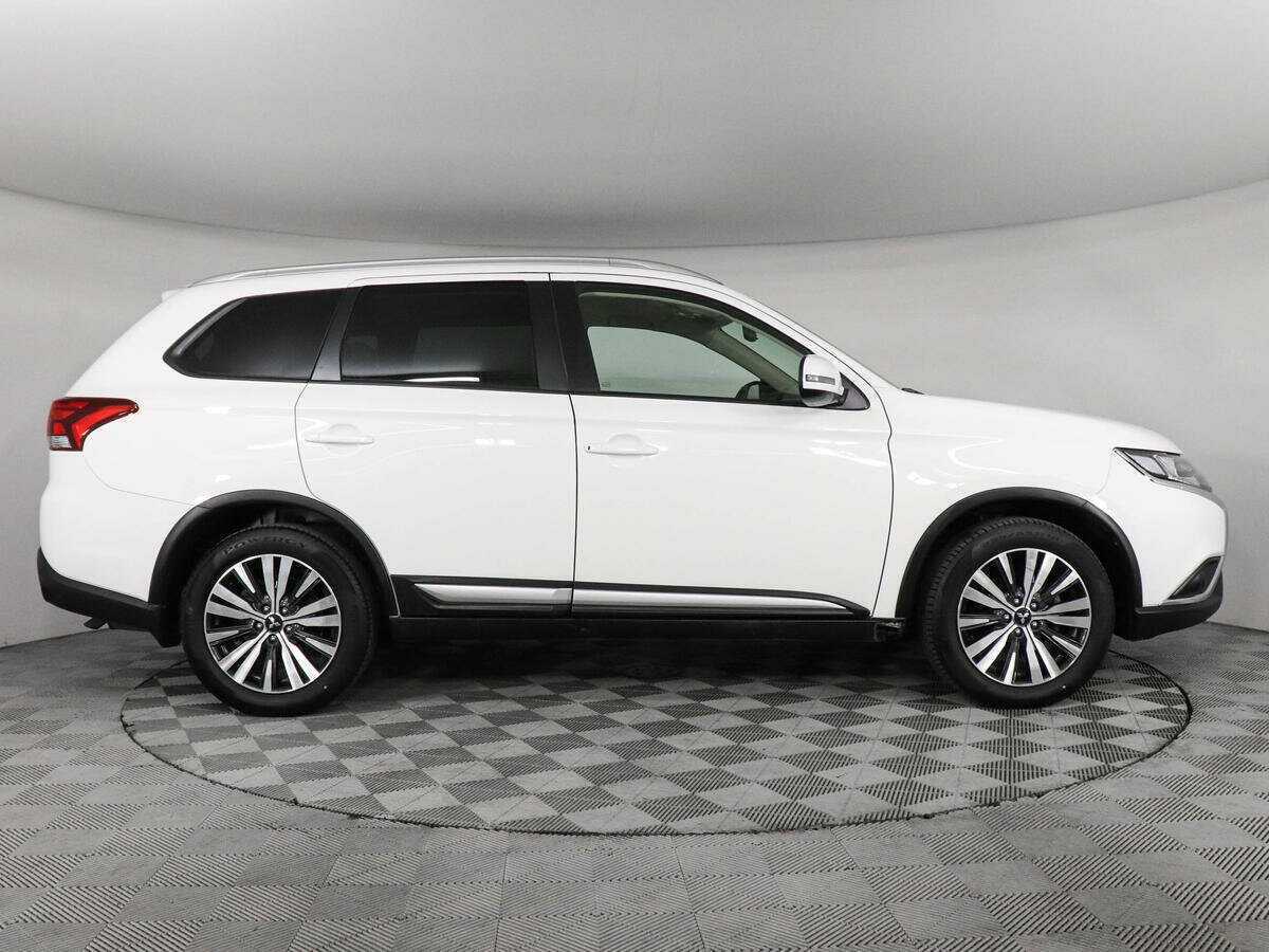 Mitsubishi Outlander 2021 года с пробегом. Фото: #3