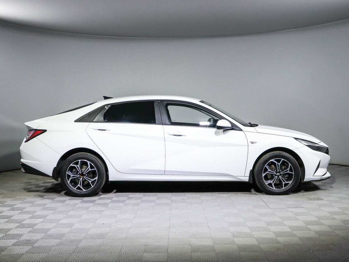 Hyundai Elantra 2021 года с пробегом. Фото: #3