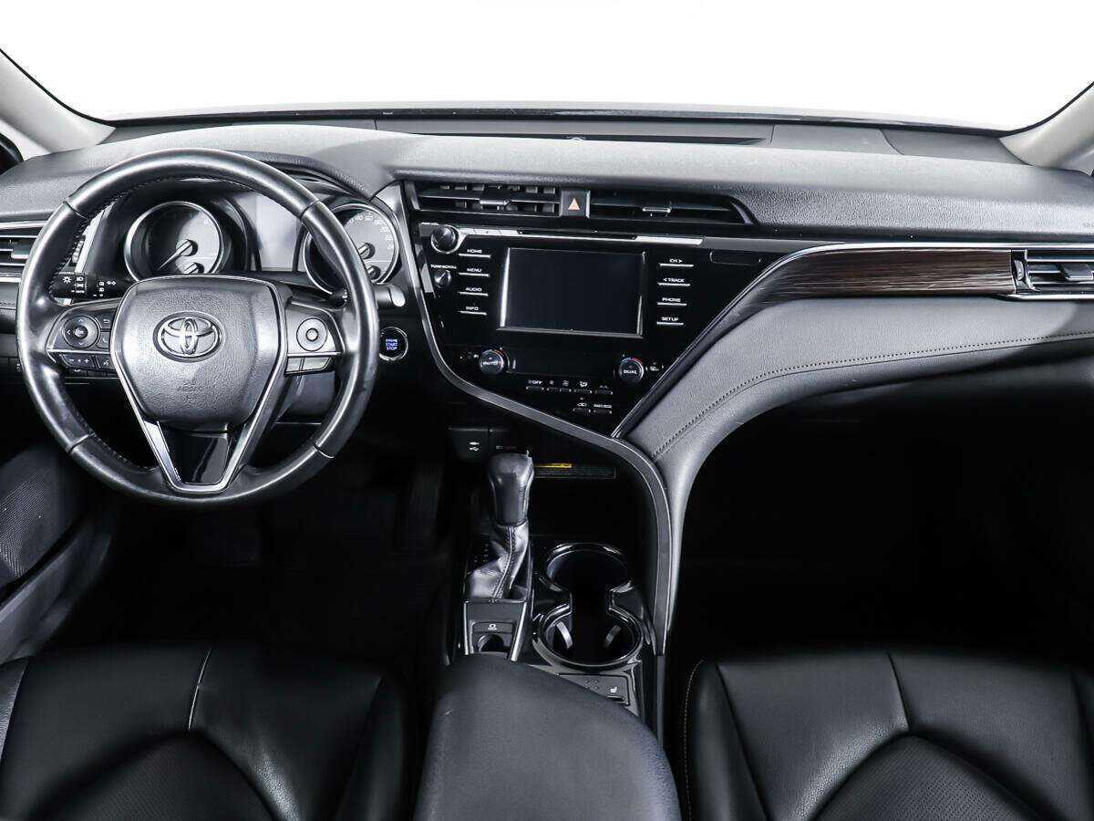 Toyota Camry 2018 года с пробегом. Фото: #10