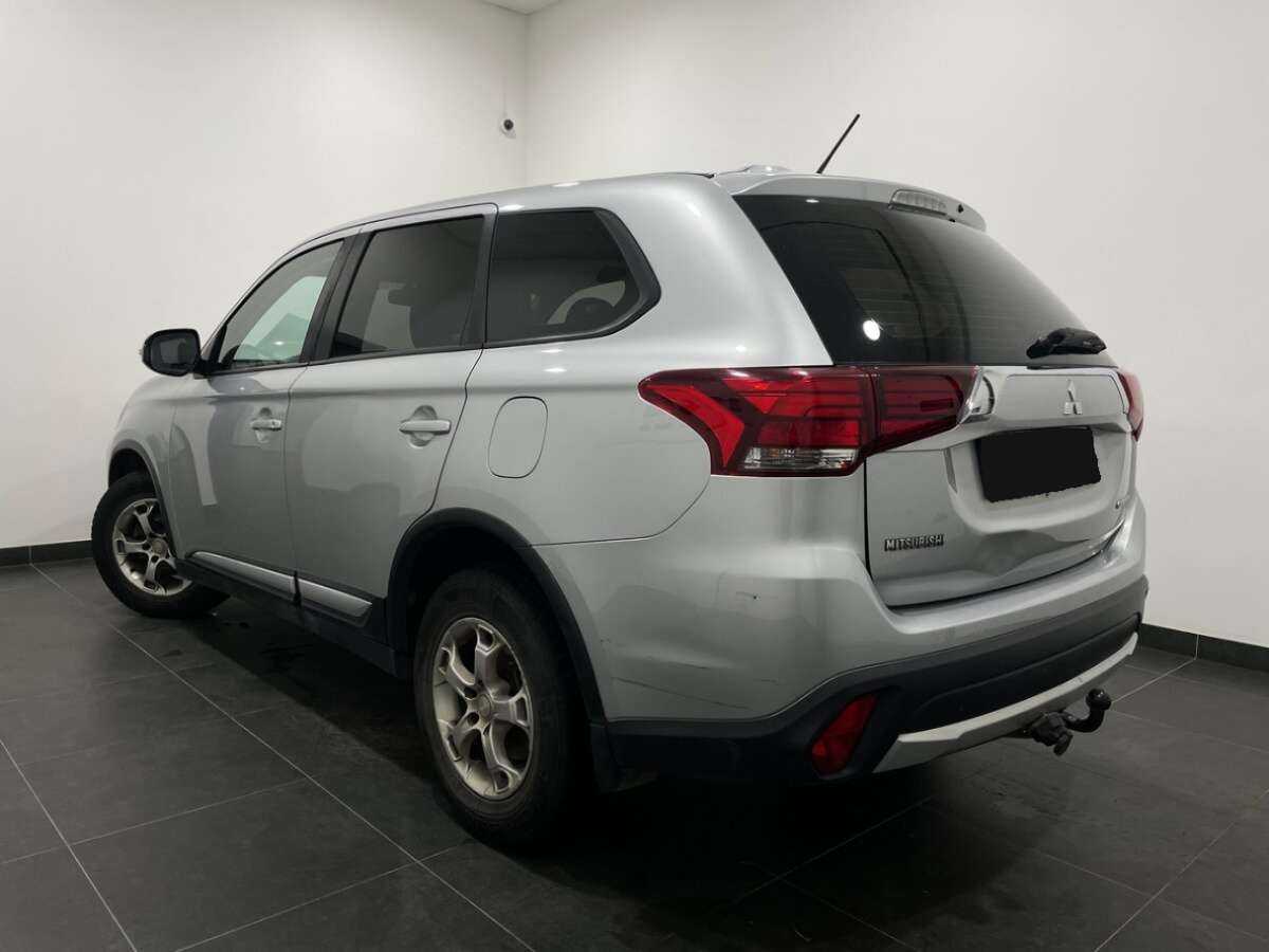 Mitsubishi Outlander 2016 года с пробегом. Фото: #2