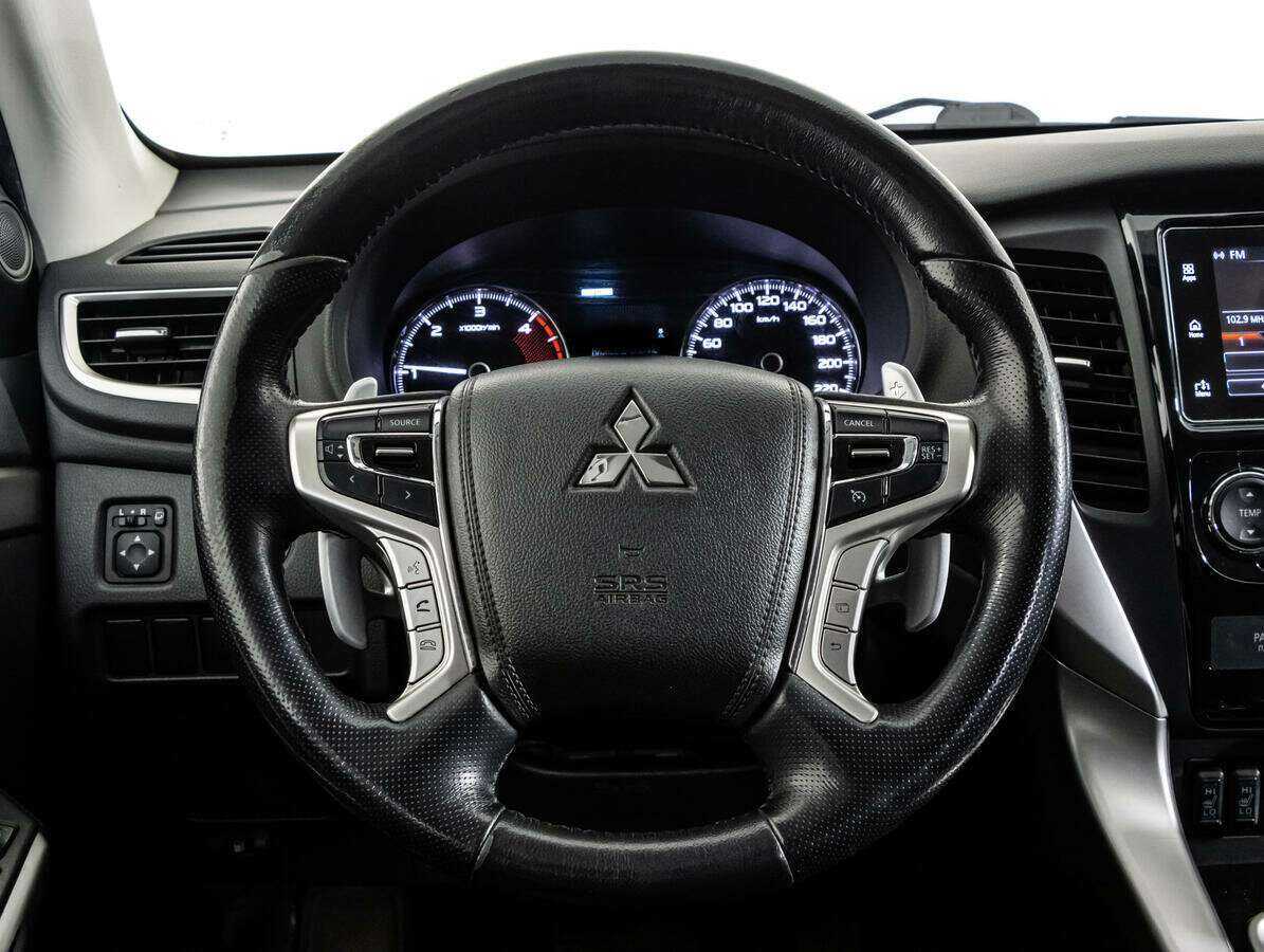 Mitsubishi Pajero Sport 2017 года с пробегом. Фото: #7