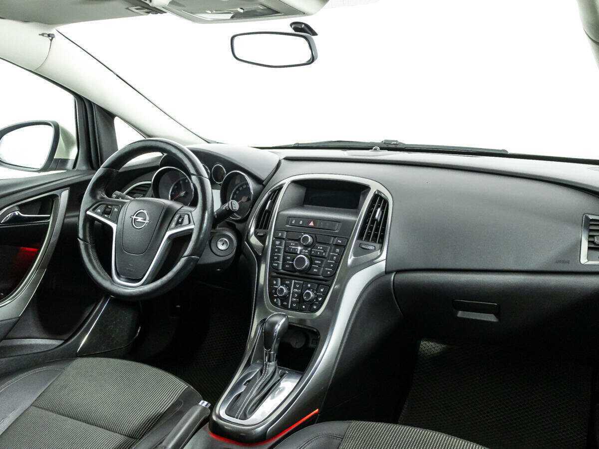 Opel Astra 2012 года с пробегом. Фото: #8