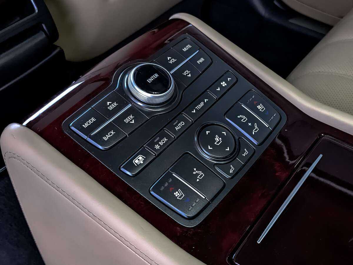 Hyundai Equus 2012 года с пробегом. Фото: #21