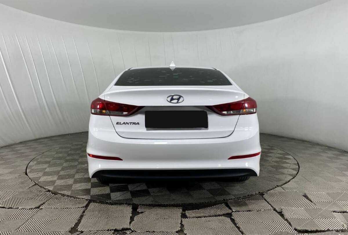 Hyundai Elantra 2017 года с пробегом. Фото: #5