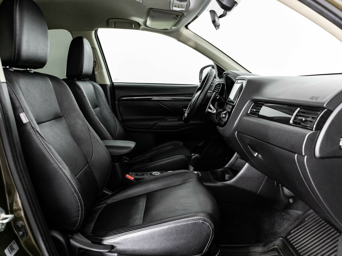 Mitsubishi Outlander 2015 года с пробегом. Фото: #14