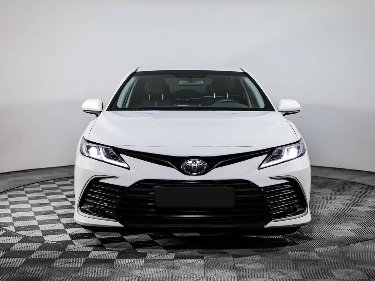 Toyota Camry 2021 года с пробегом. Фото: #1