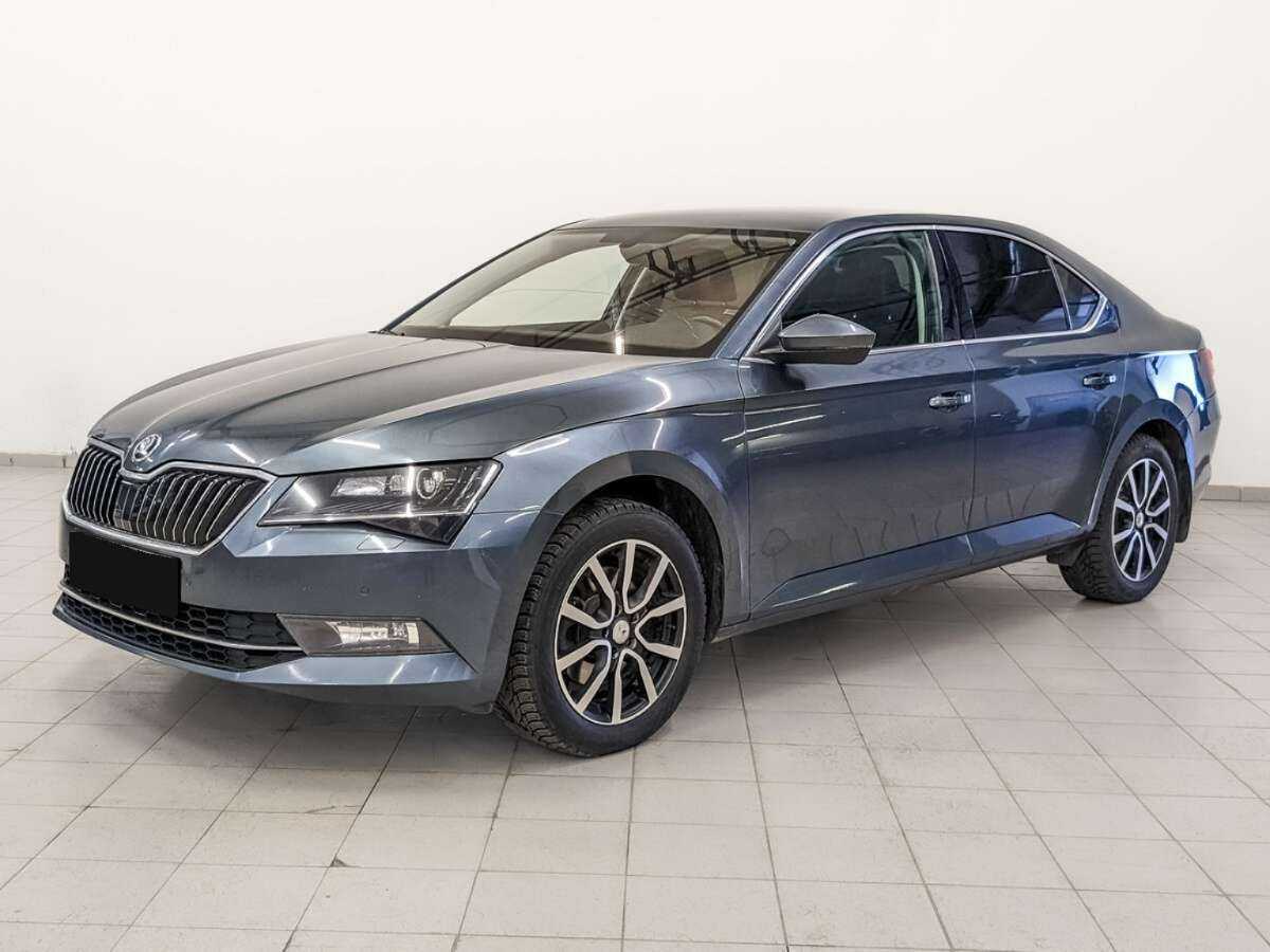 Skoda Superb 2017 года с пробегом. Посмотреть фото