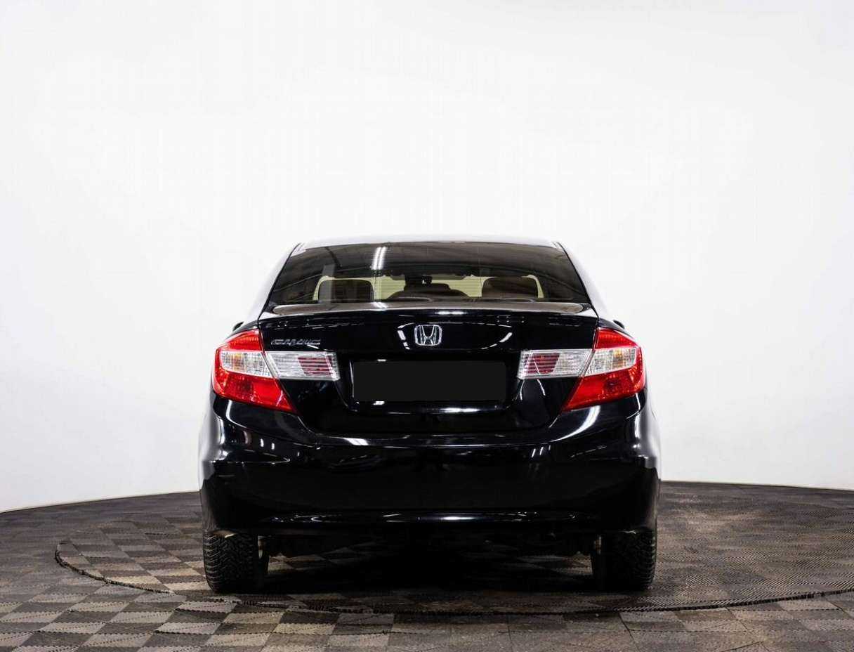 Honda Civic 2012 года с пробегом. Фото: #4
