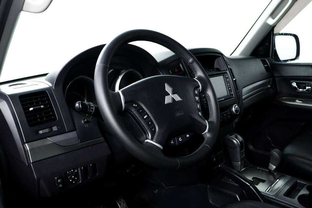 Mitsubishi Pajero 2012 года с пробегом. Фото: #12