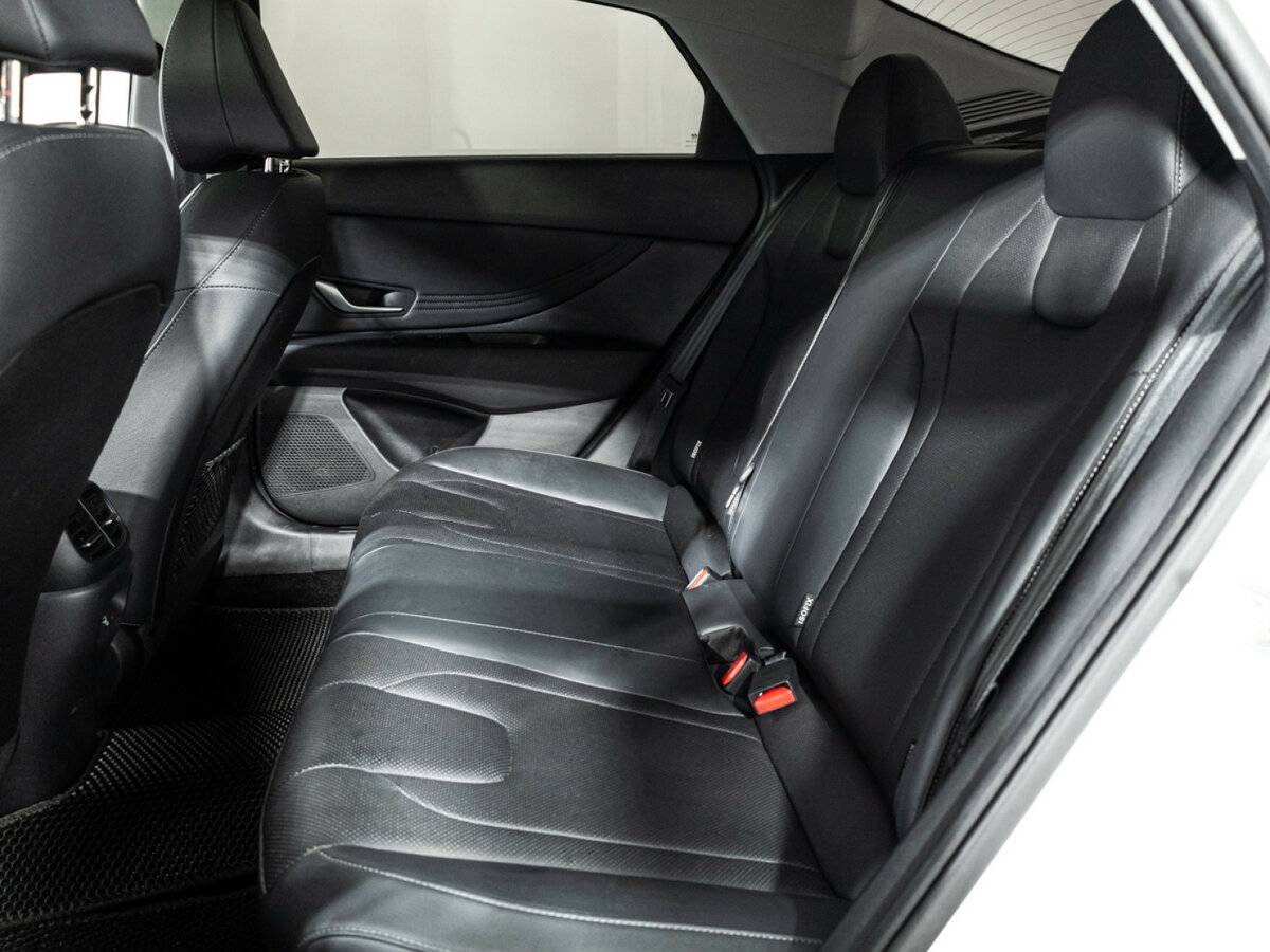 Hyundai Elantra 2023 года с пробегом. Фото: #9