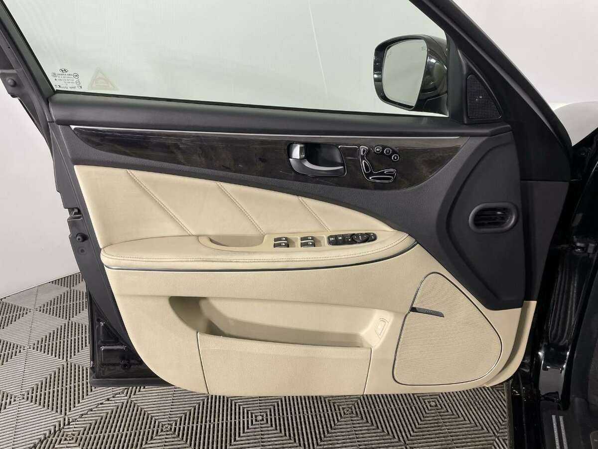 Hyundai Equus 2013 года с пробегом. Фото: #7