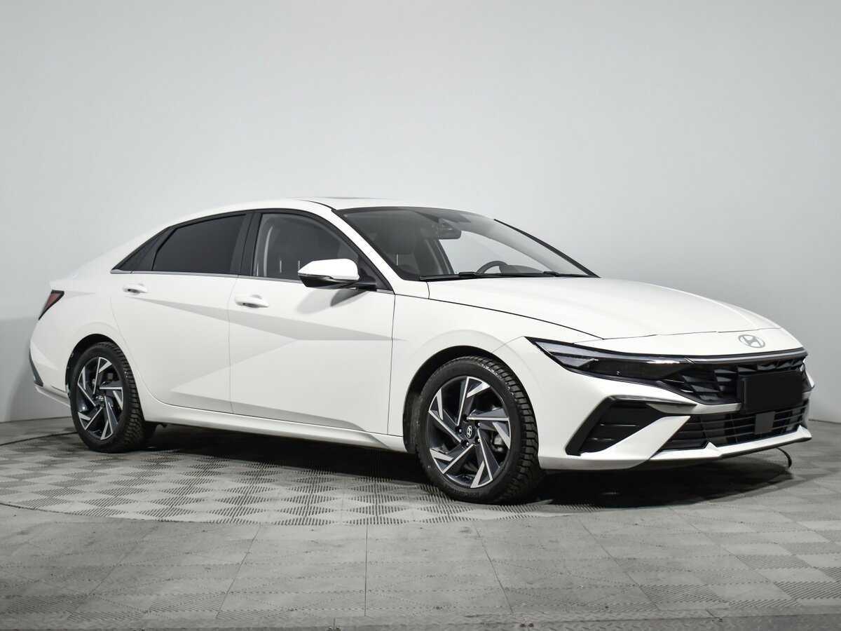 Hyundai Elantra 2023 года с пробегом. Фото: #2