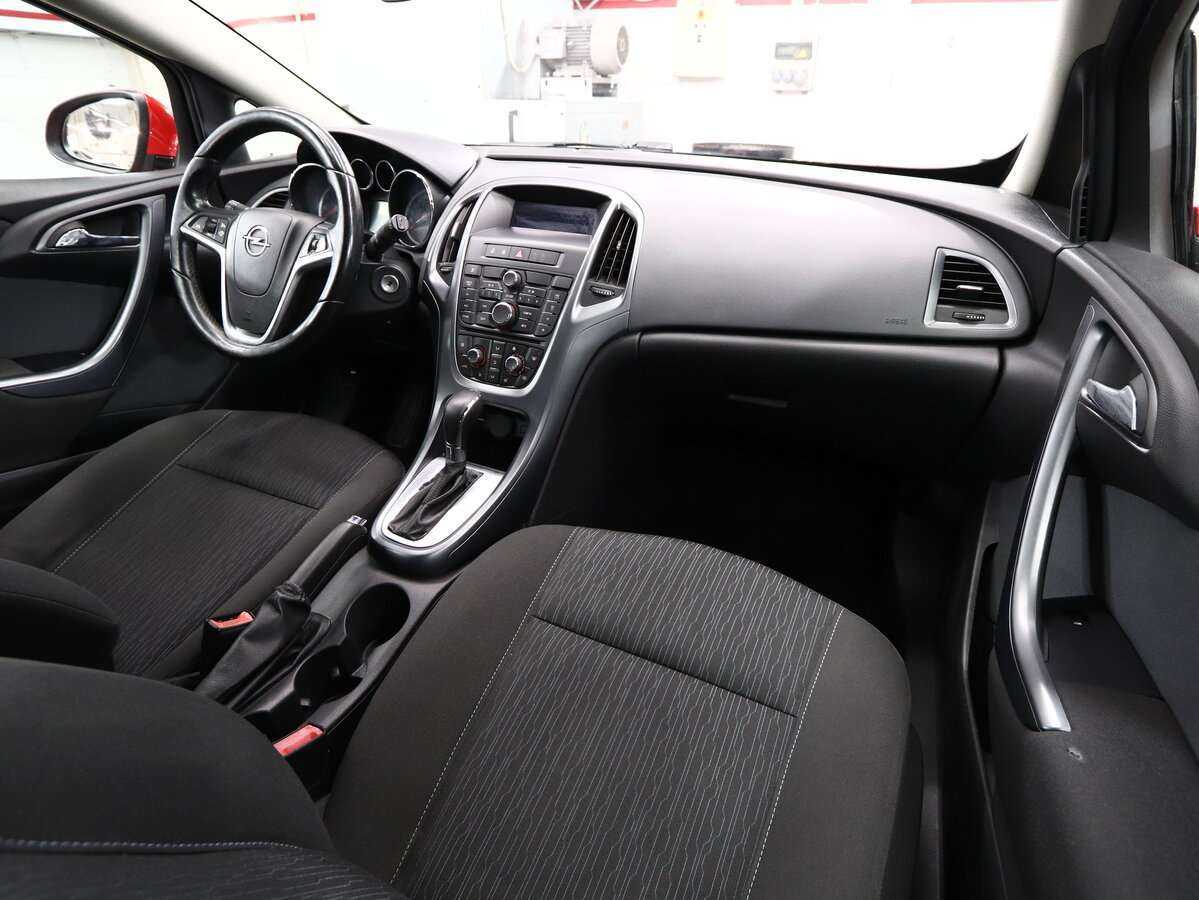 Opel Astra 2012 года с пробегом. Фото: #12