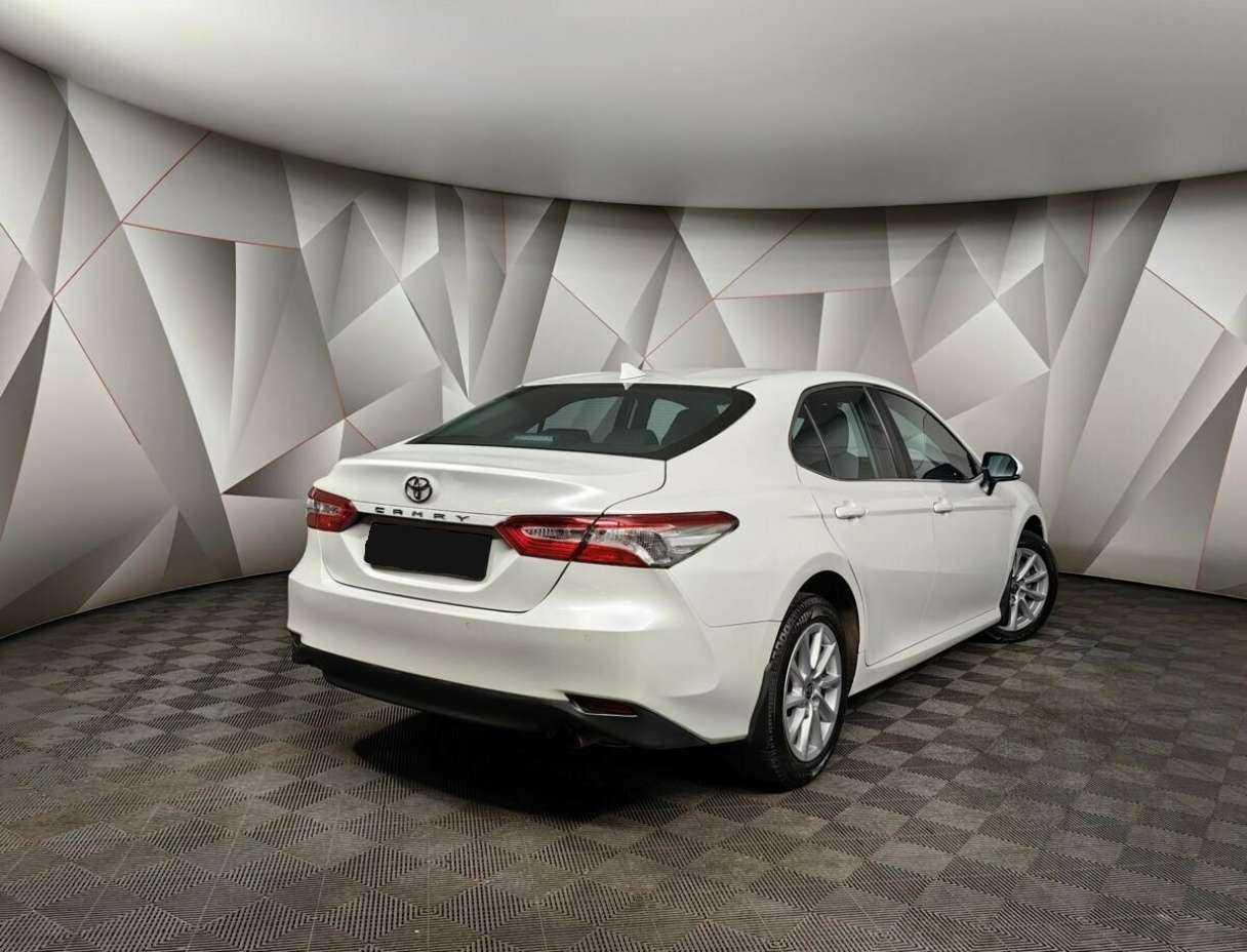 Toyota Camry 2021 года с пробегом. Фото: #1