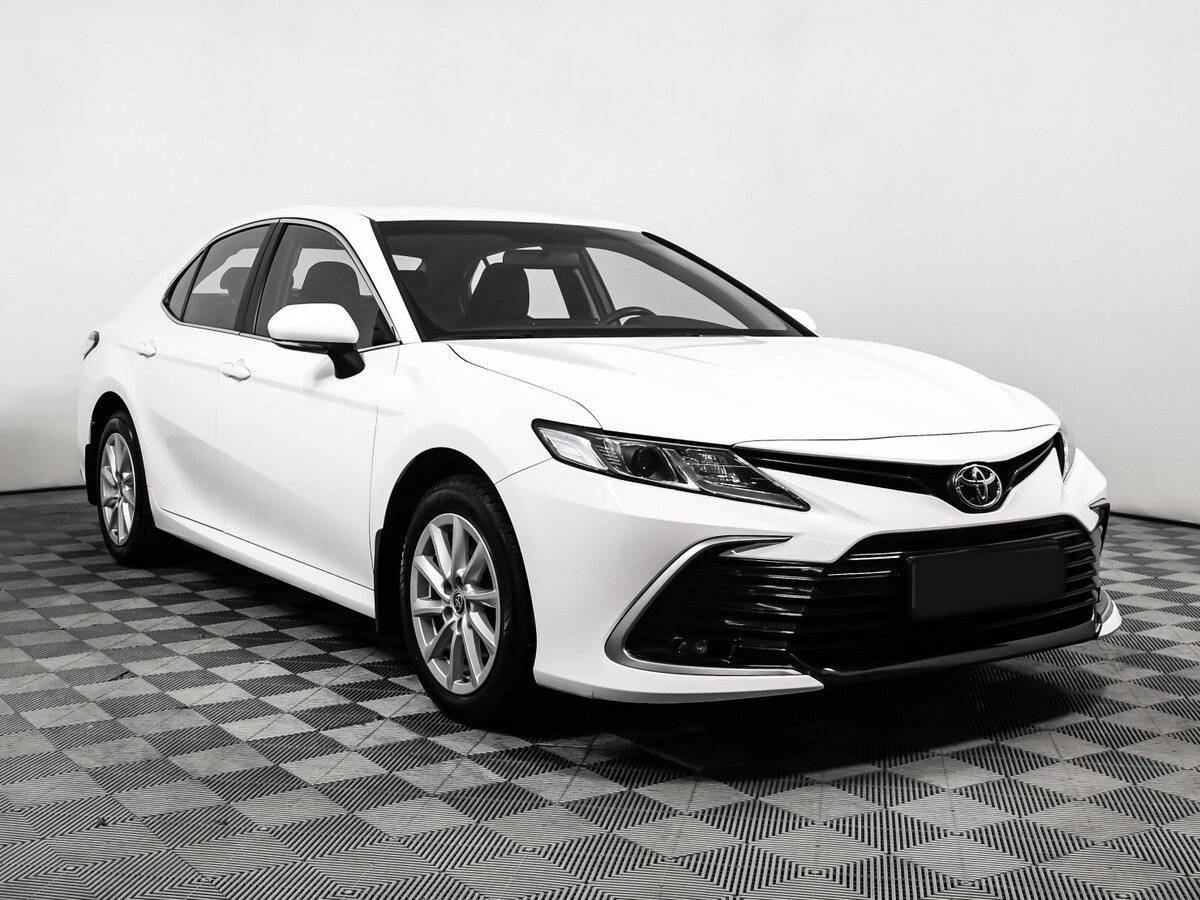 Toyota Camry 2021 года с пробегом. Фото: #2