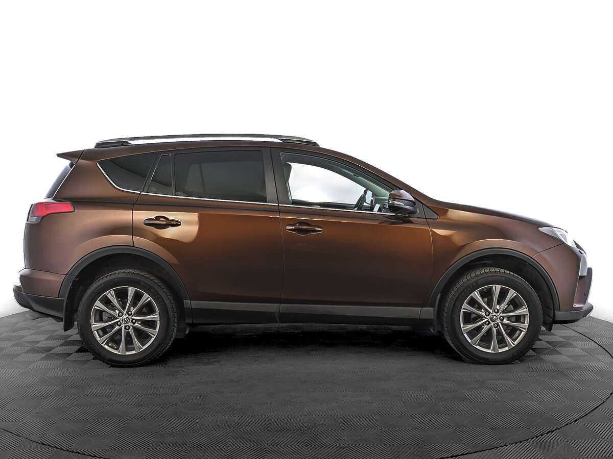 Toyota RAV4 2017 года с пробегом. Фото: #3