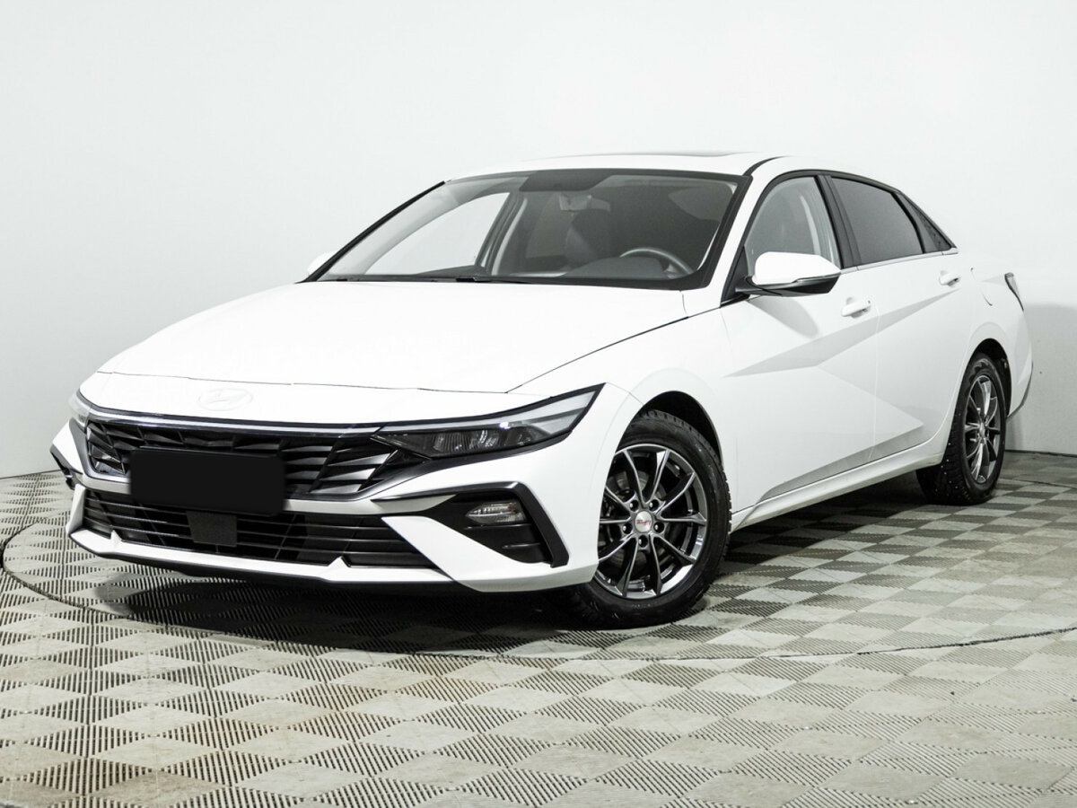 Hyundai Elantra 2023 года с пробегом. Посмотреть фото